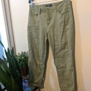☀️10/$15☀️ Calvin Klein Army Green Crops